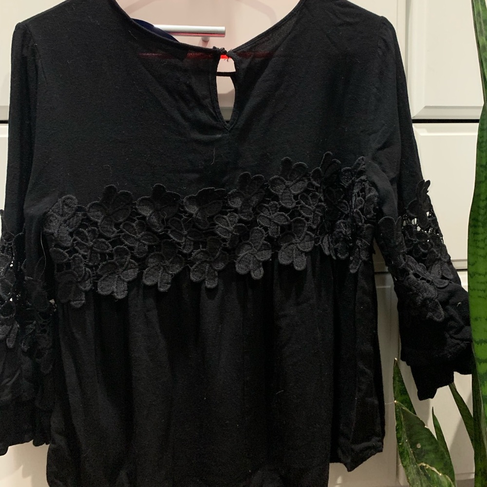 Francesca’s black top